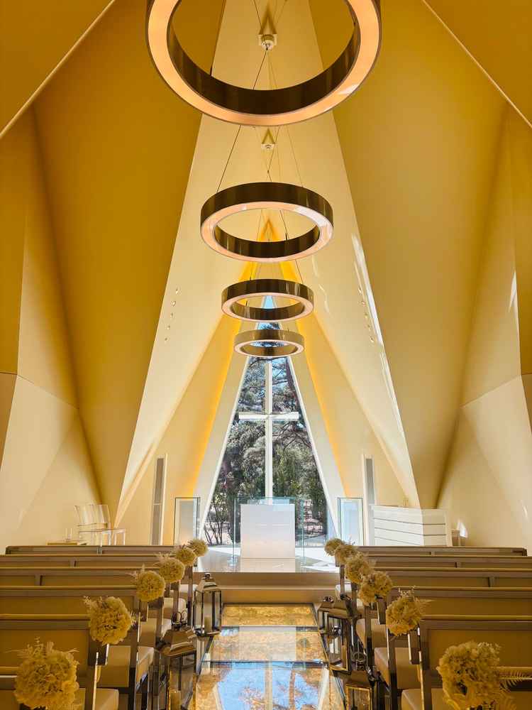 風の教会。白基調でとても素敵でした。