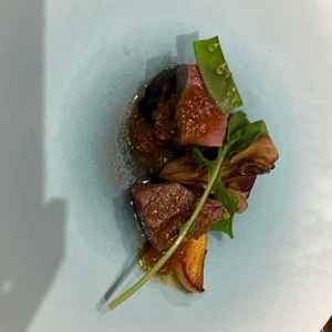 料理は絶品。肉料理。