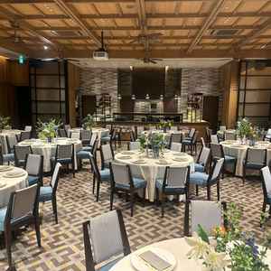 元々光が入る2階の会場が良いと思いましたが、地下の会場がとてもよかったです。オープンキッチンも良い！