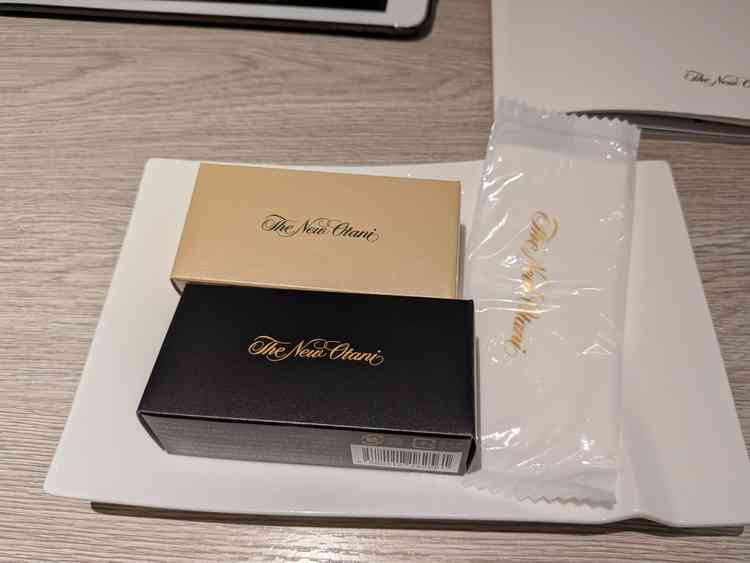 見学時にいただいた、ガトーショコラになります。上がミルク、下がスイートになります。