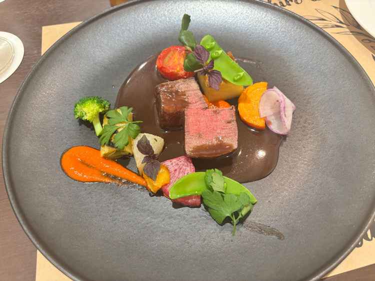 肉料理のみの試食でしたが、言わずもがな美味しかったです。野菜もたっぷり使われて、美味しすぎました。