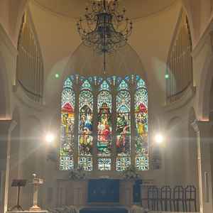 近くで見るとより迫力があってすごかったです。ステンドグラスがとても綺麗です。