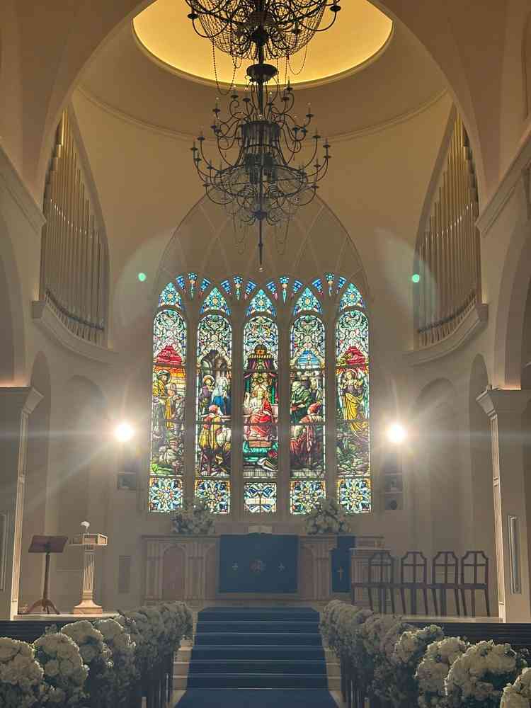 近くで見るとより迫力があってすごかったです。ステンドグラスがとても綺麗です。