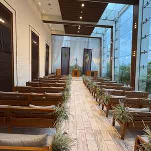 リニューアル前のチャペルではありますが、自然光が入るとても明るい雰囲気で素敵でした。