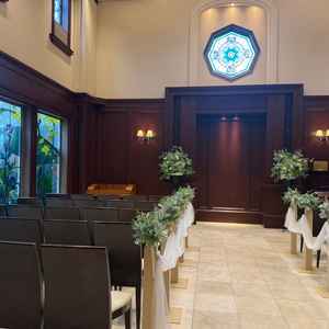 チャペルです。アットホームな感じの広さで、椅子も数は変えられるようです。