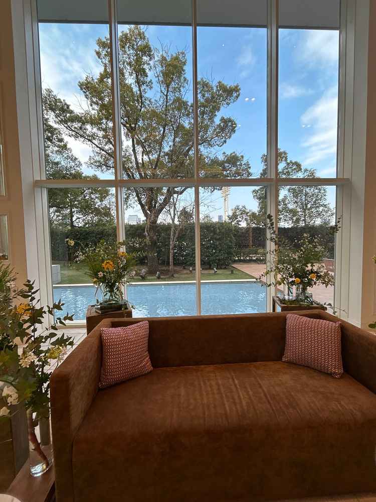 披露宴会場の高砂の写真です。