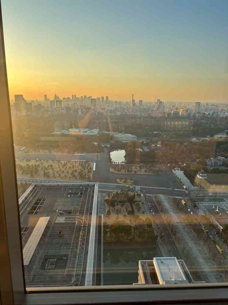 披露宴会場から景色がとてもきれいでした。皇居がみえて遮る建物がなく一望できました。