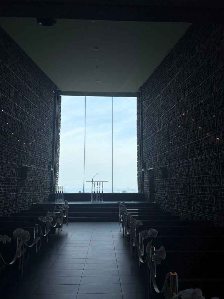 カーテンの演出から見える風景までとても綺麗で美しく、洗練されていました。想像するとすごくよい気分だ。