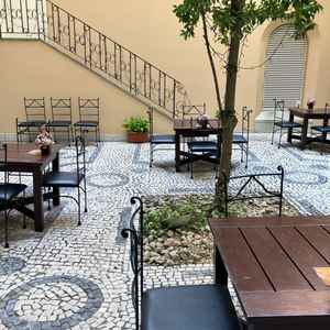 中庭はまるで別世界のようで、外国に来た気分になりました。