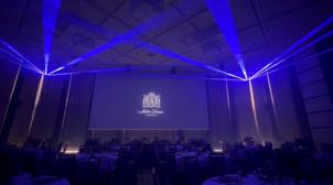 レーザー演出が迫力満点で、ライブ会場のようでした。