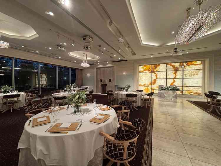 華やかな会場。