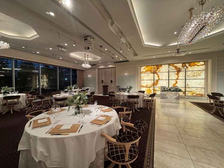 華やかな会場。