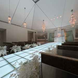 バージンロードが光るので、花嫁がより美しく見えると思いました。