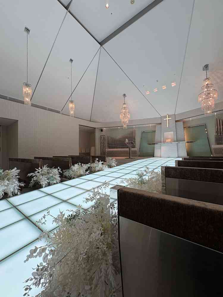 バージンロードが光るので、花嫁がより美しく見えると思いました。