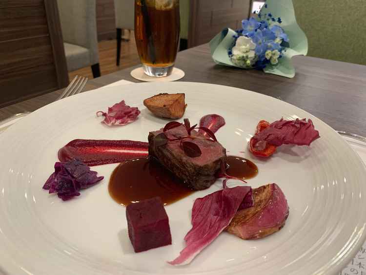 試食した肉料理です。甘めのタレが美味しかったです。