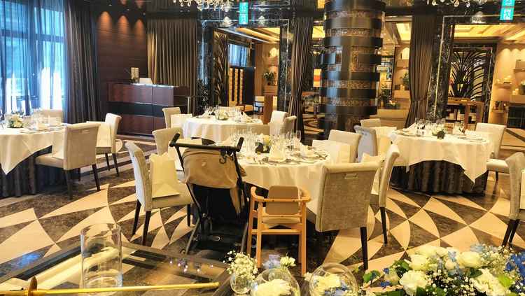 小さな子供でも子供椅子を用意してくれる配慮はうれしいポイント