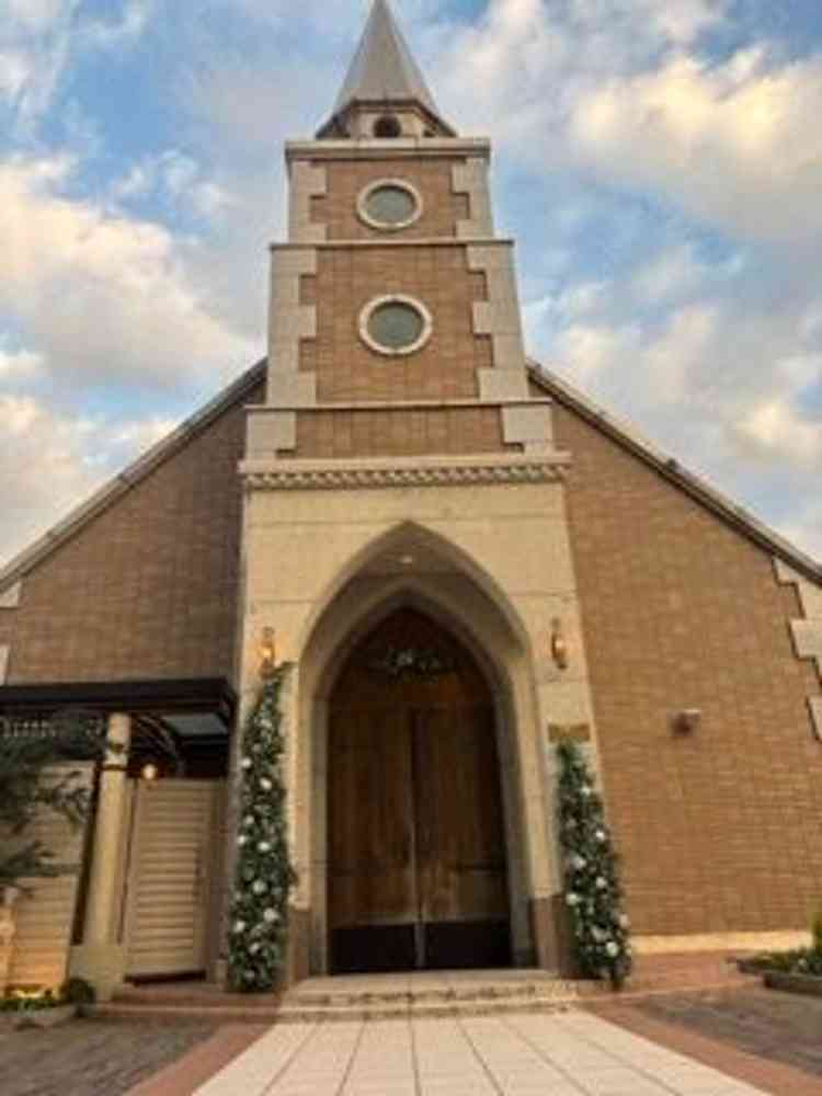 屋上にある独立式チャペル。雨天時もゲストが雨に濡れることなくチャペルに入ることができる点が良かった。