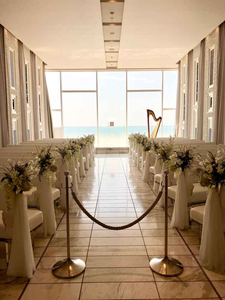 海の見えるチャペル