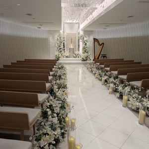 白の統一感のあるチャペル