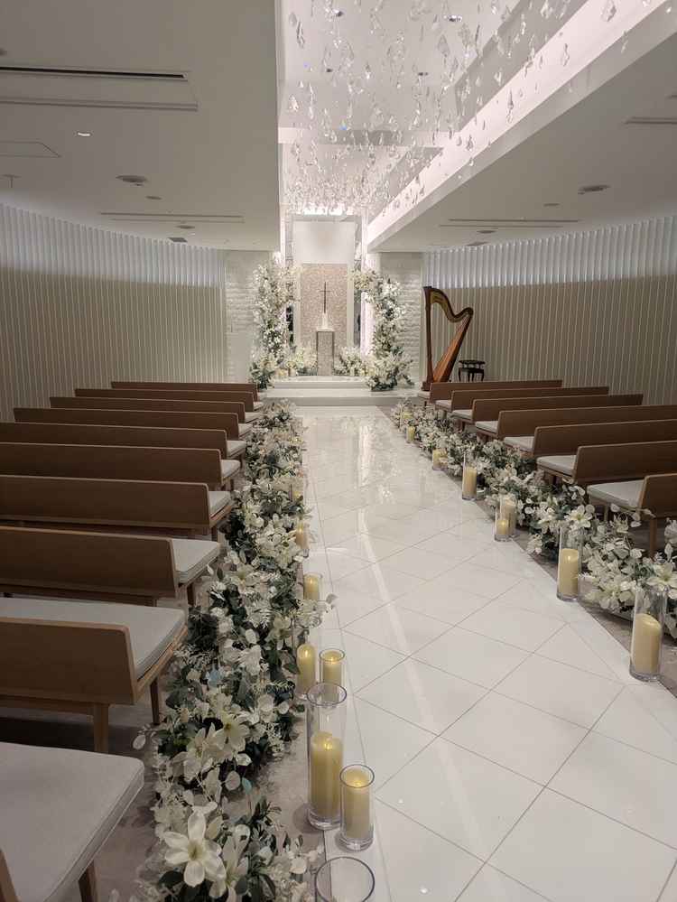 白の統一感のあるチャペル