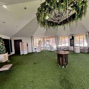 ガーデンウェディングです。全天候対応とのことで安心できました。