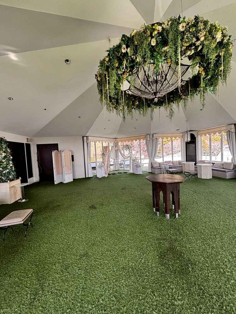 ガーデンウェディングです。全天候対応とのことで安心できました。