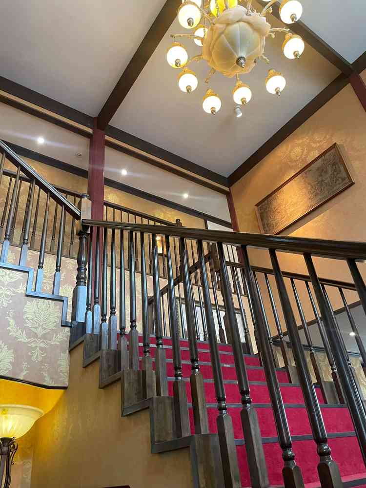 入口入ってすぐに階段でした！