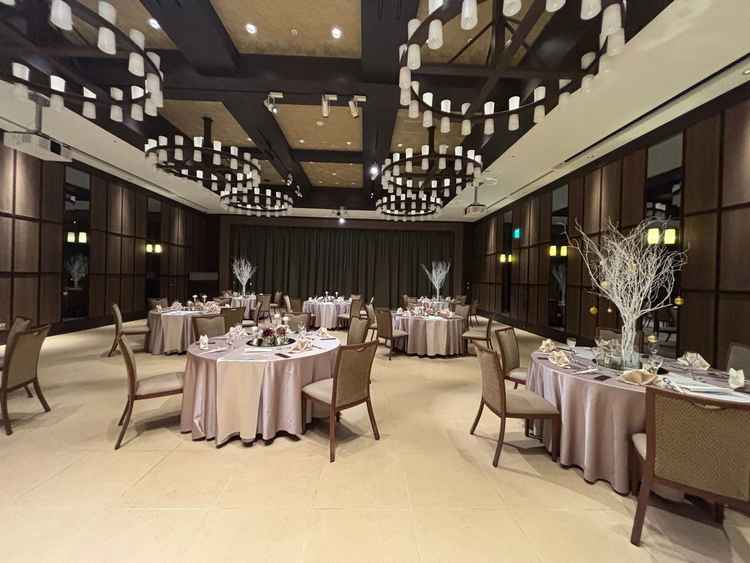 披露宴会場　LUNA HALL こちらの会場は縦長の作りになっています。