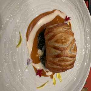 アニヴェルセル開業当時からメニューが変わっていない、ヒラメのパイ包みは絶品でした。