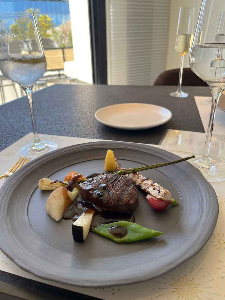 メインのお肉料理。柔らかくて美味しかったです。