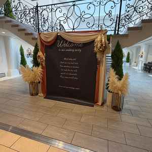 挙式と披露宴の間にあるウェルカムパーティーの時間にはみんなで写真を撮るスペースもあり良かったです。