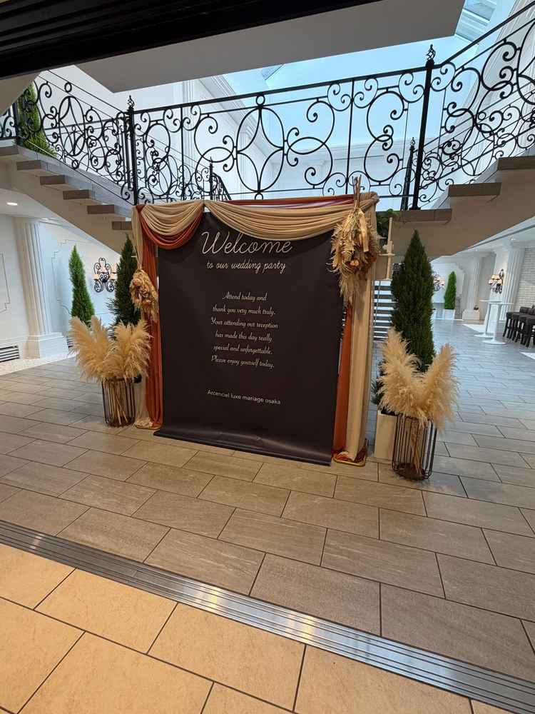 挙式と披露宴の間にあるウェルカムパーティーの時間にはみんなで写真を撮るスペースもあり良かったです。