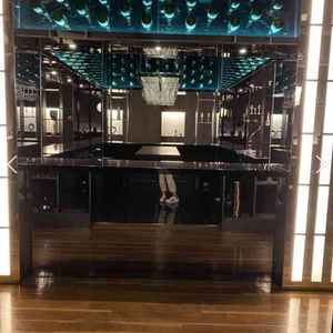 バー見たいな式場