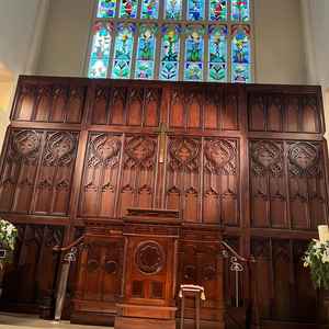 ステンドグラスが綺麗なチャペル。