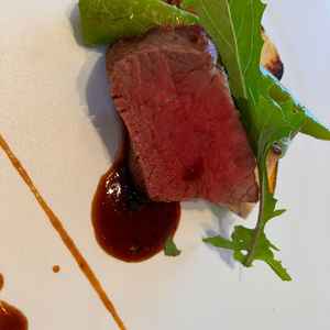 お試食でいただいたお料理です。国産のお肉でソースはトリュフを使用されているそうです。