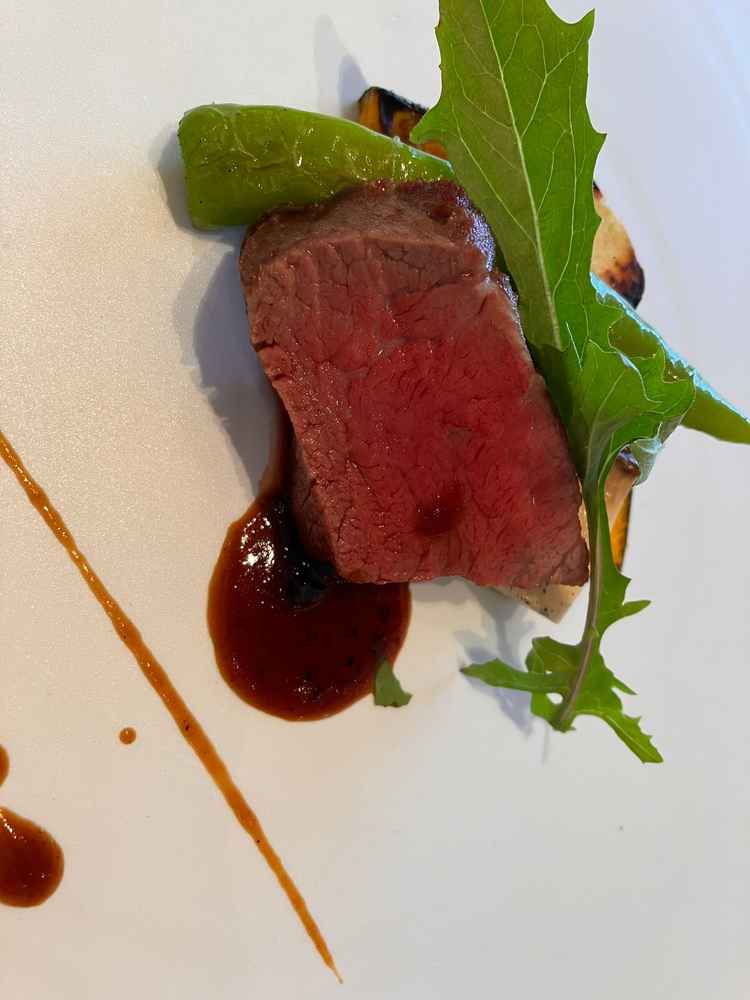 お試食でいただいたお料理です。国産のお肉でソースはトリュフを使用されているそうです。