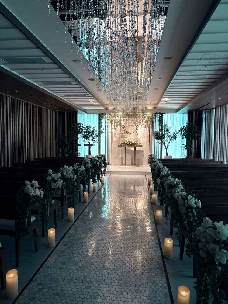 チャペルの照明を落とした状態も見せていただきました。明るい時とは一転しドラマチックでした。