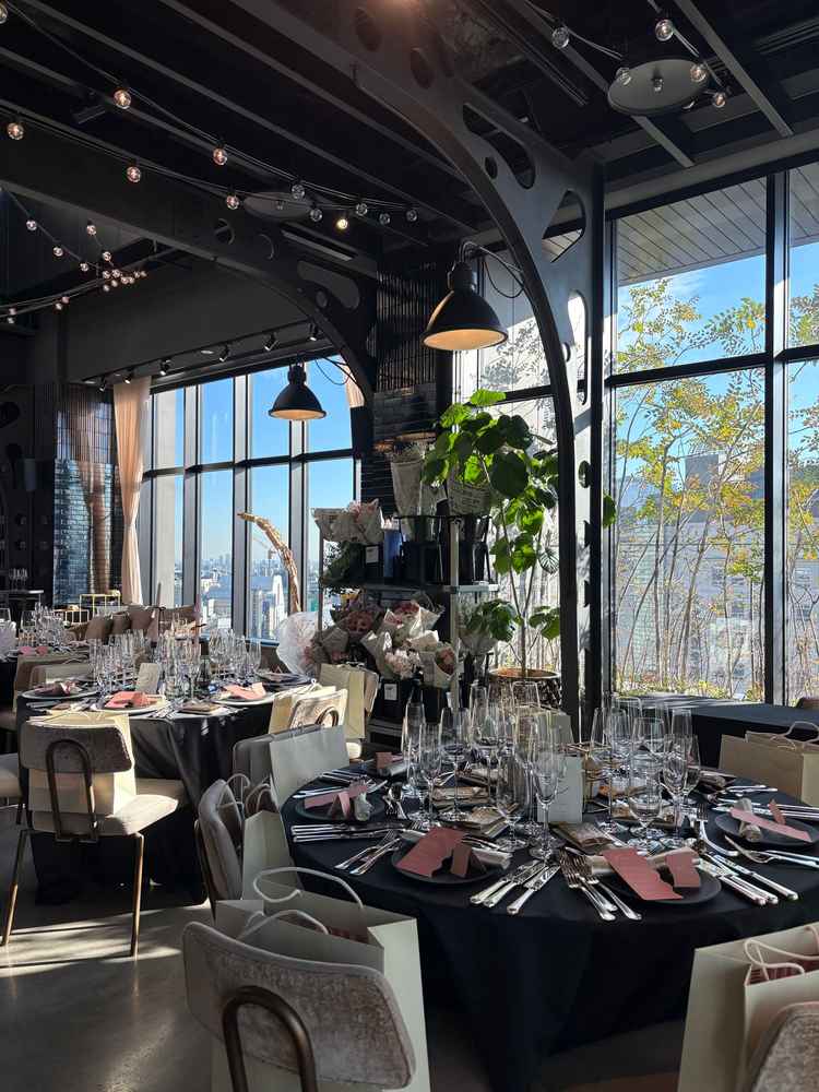 ロフトにある披露宴会場② 1番小さな会場で、テラスやバーが利用できます