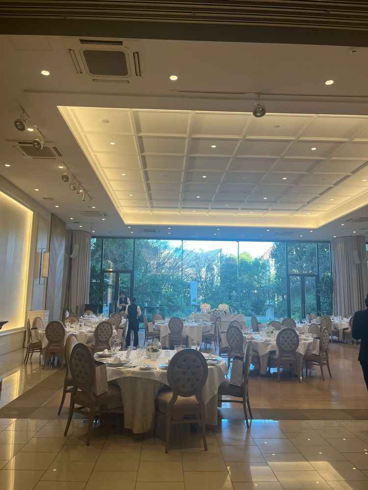 披露宴会場。ここの後ろにオープンキッチンがあるので料理の演出もできる！