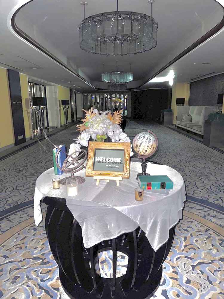 theballroomの前の待機所。ここのゆったりできる感じや中のおしゃれな感じが素敵でした。