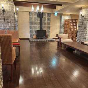 フロアにある暖炉。ここから見る外の景色とフロアにある暖炉がどこか落ち着く雰囲気で素敵でした