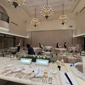 披露宴会場、レイの新郎新婦が座る席からの写真。見通しがよくゲストとの距離も近い◎