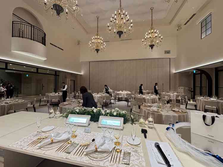 披露宴会場、レイの新郎新婦が座る席からの写真。見通しがよくゲストとの距離も近い◎