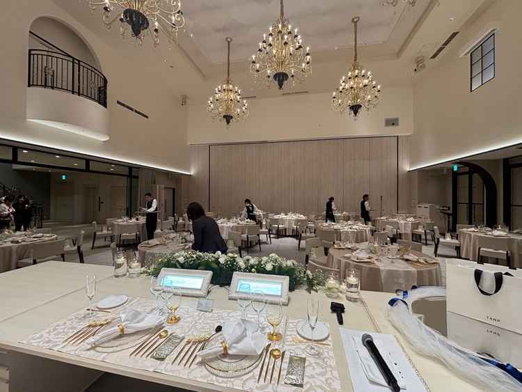 披露宴会場、レイの新郎新婦が座る席からの写真。見通しがよくゲストとの距離も近い◎