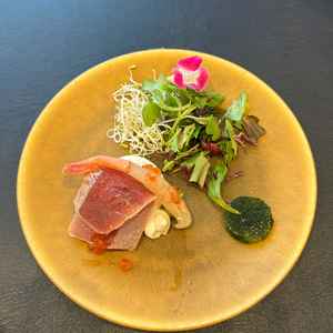 コース1品目の｢融合SUSHI｣の一部を頂きました。