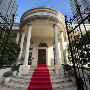 壮大なエントランス。