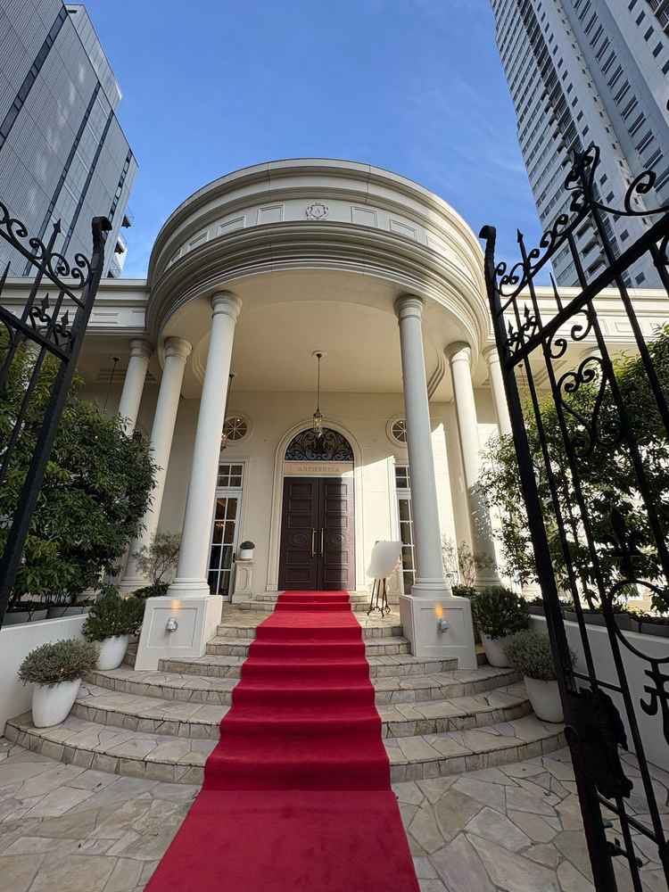 壮大なエントランス。