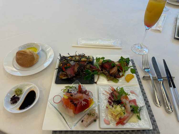 料理の写真です。和風と洋風が分かれてるそうです。