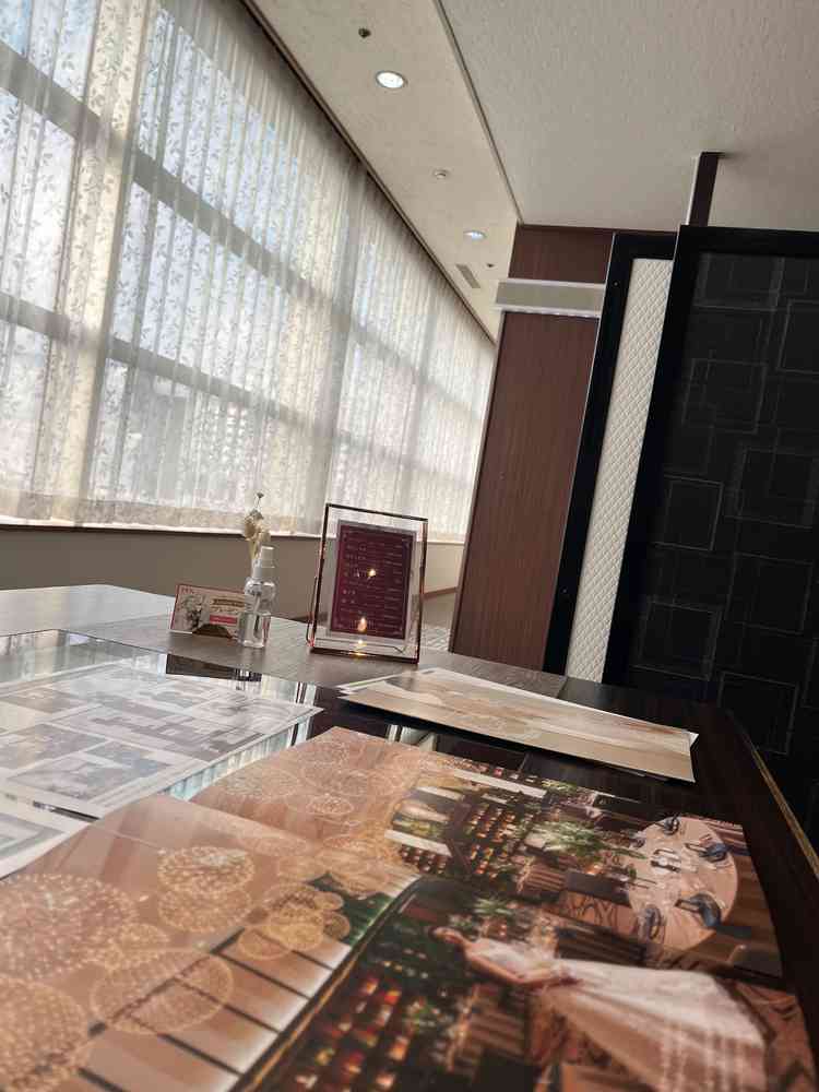 打ち合わせデスクの雰囲気