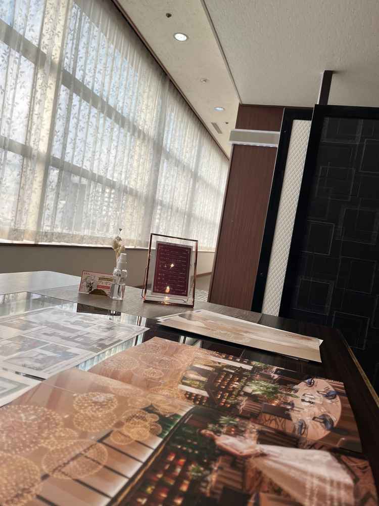 打ち合わせデスクの雰囲気